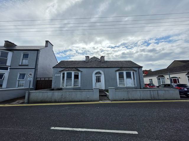 11 Marine Parade, Kilkee, V15 AE19 Terrace House — Pat Considine Auctioneers