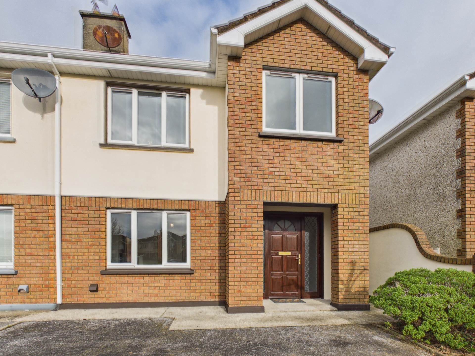 13 Bramble Lane, Limerick Road, Co. Clare, V95 K2K4 Semi-Detached House — Costelloe Estate Agents