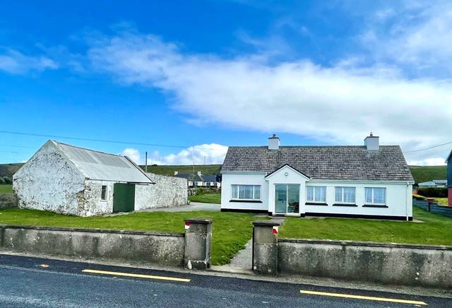 Rineen, Miltown Malbay, Co. Clare Cottage House — Costelloe Estate Agents