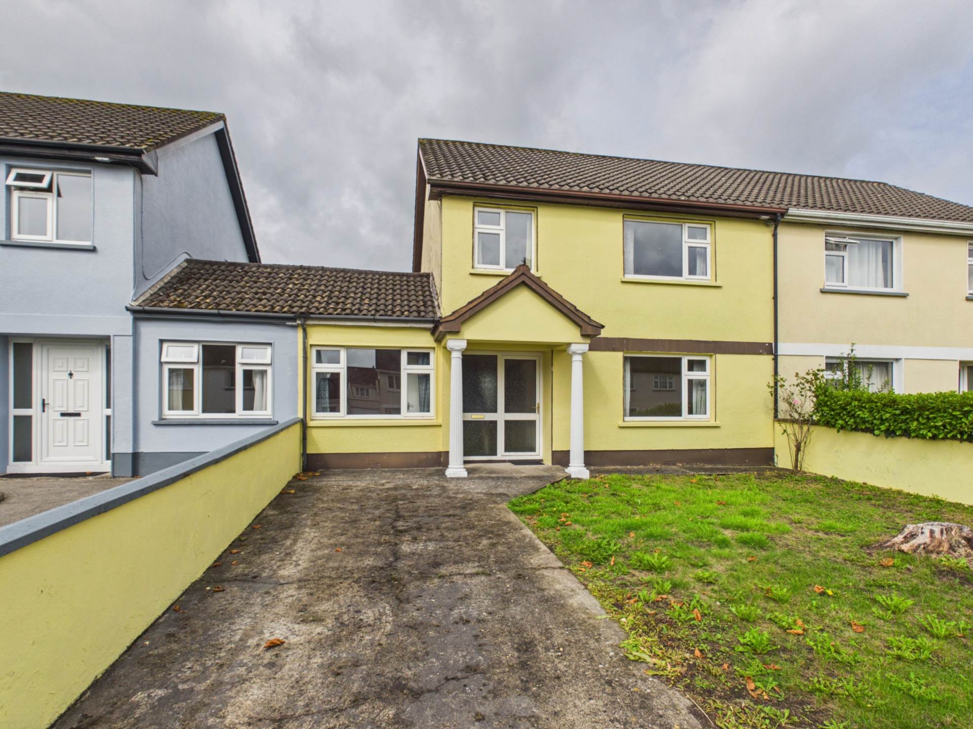 25 Castlewood Park, Ennis, Co. Clare V95 R2RP Semi-Detached House — Costelloe Estate Agents