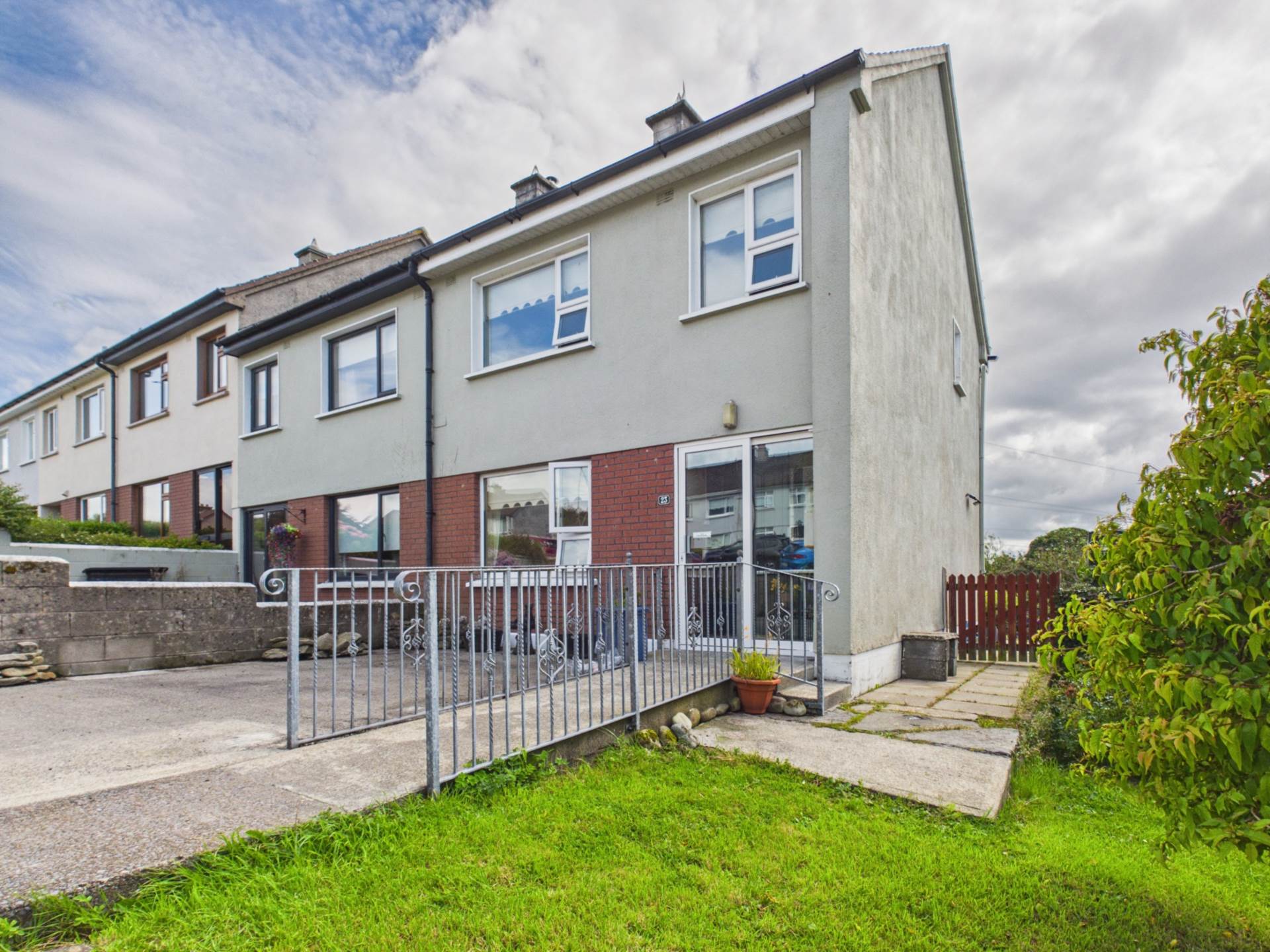 23 Kilcornan, Ennistymon, Co. Clare, V95 V9T2 Terrace House — Costelloe Estate Agents