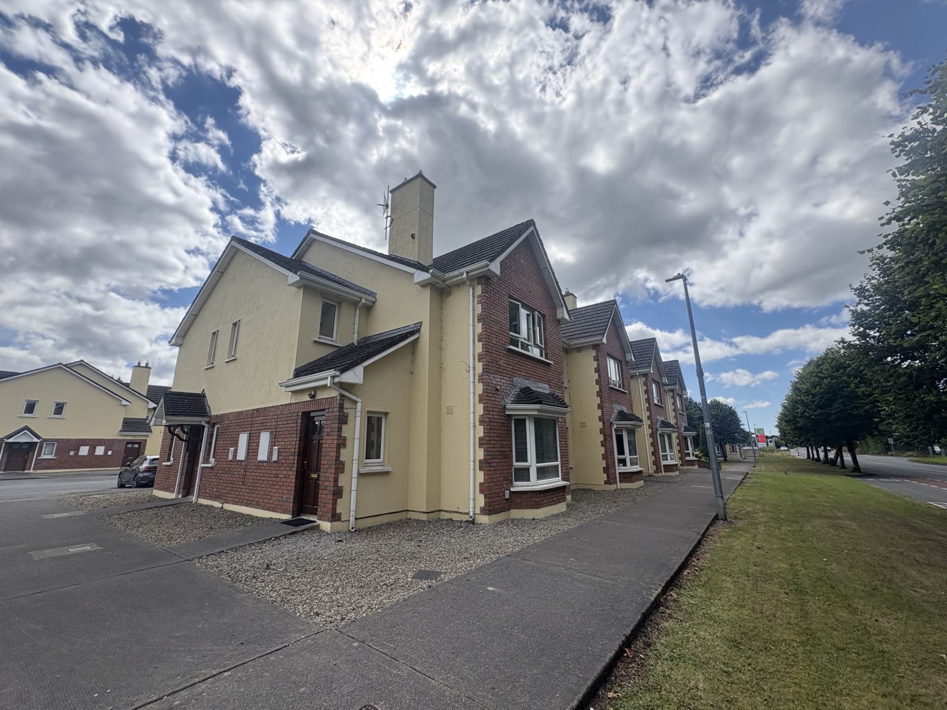 14 An Gleann Bruach na hAbhainn, Quin Road, Ennis, Co. Clare V95 KN70 Apartment — Costelloe Estate Agents
