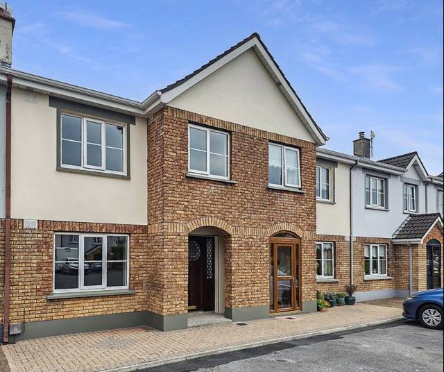 24 Station Court, Ennis, Co Clare House — DNG O'Sullivan Hurley