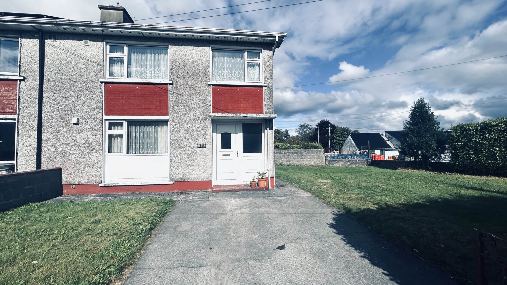 16 Crowe Street, Gort, Co. Galway End Terrace House — Farrell Auctioneers & Estate Agents Ltd