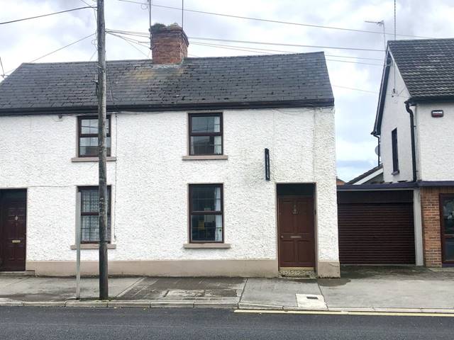 8 Brackernagh, Ballinasloe, Co. Galway Semi-detached House — John Dolan Auctioneers Ltd