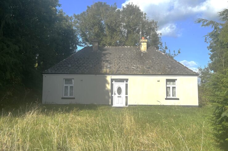 Scotland, Glenamaddy, Co Galway.F45 D935 -3 Bed Bungalow on C.5 acre — Gerry Coffey Auctioneer and Valuer