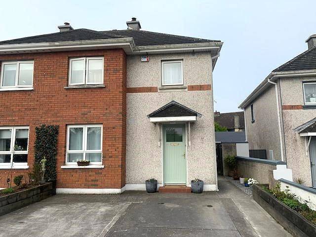 No. 18 Rian Luachra, Ballybane, Galway City Semi-detached House — John Quinn Auctioneers