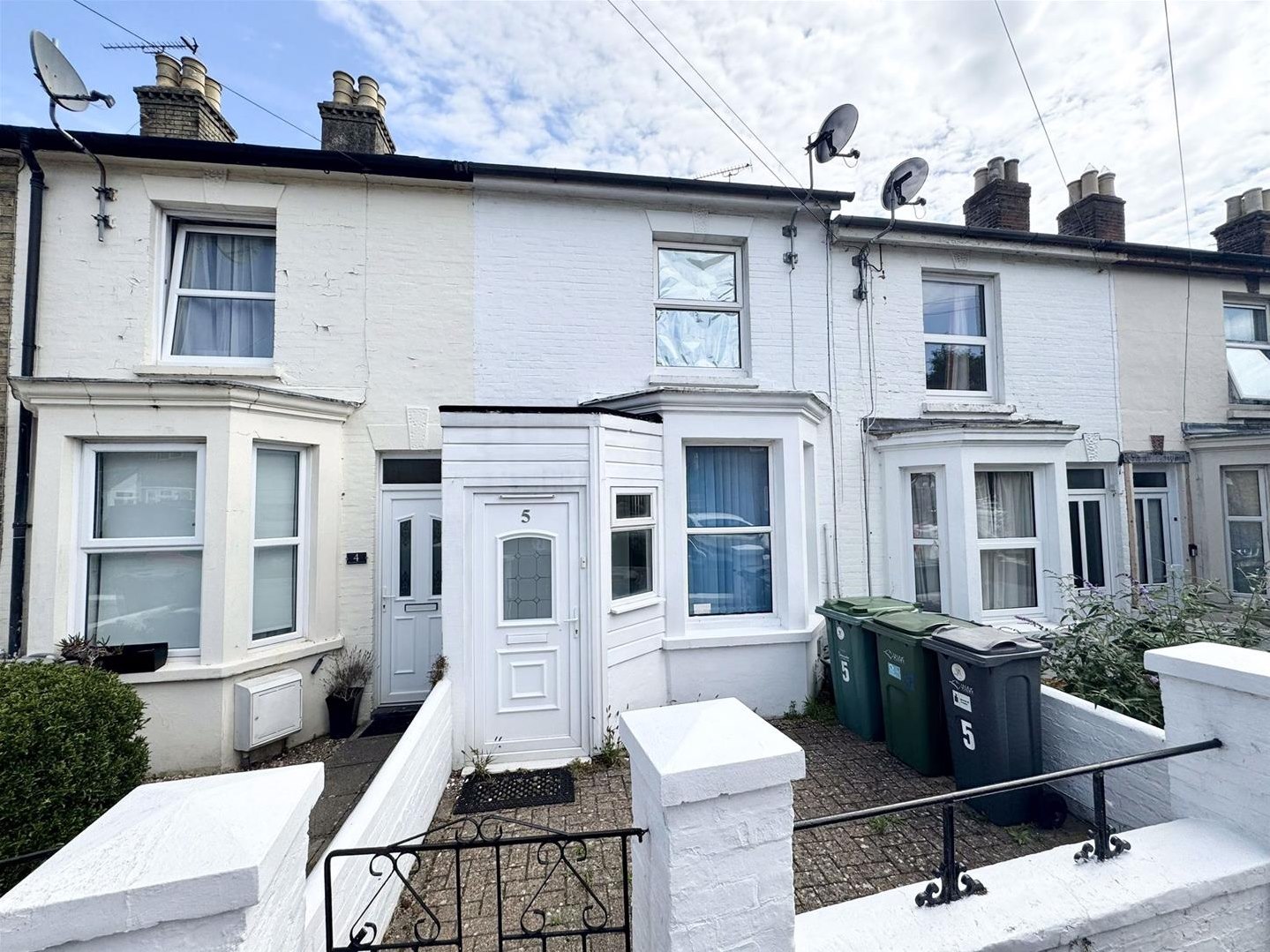 Arctic Road, Cowes — Red Squirrel Property Shop