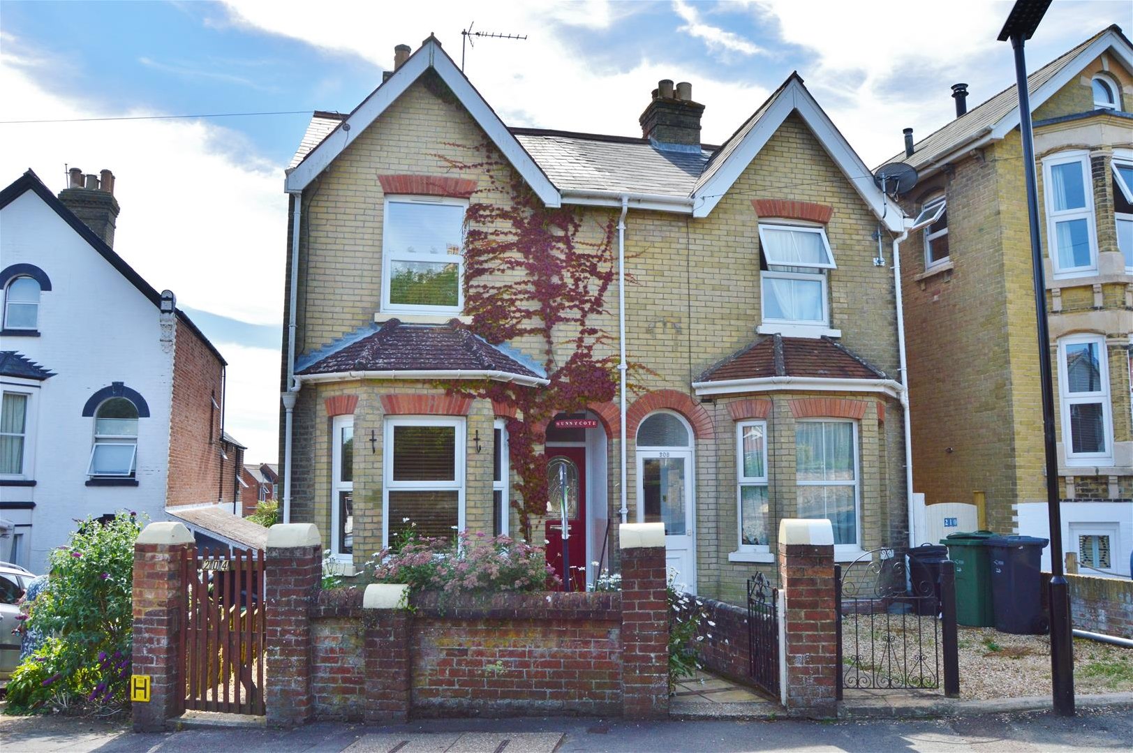 Park Road, Cowes — Red Squirrel Property Shop