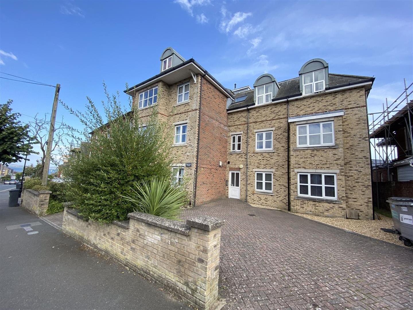 Mill Hill Road, Cowes — Red Squirrel Property Shop