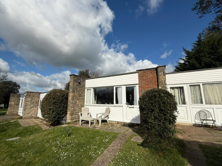 Cockleton Lane, Cowes — Red Squirrel Property Shop