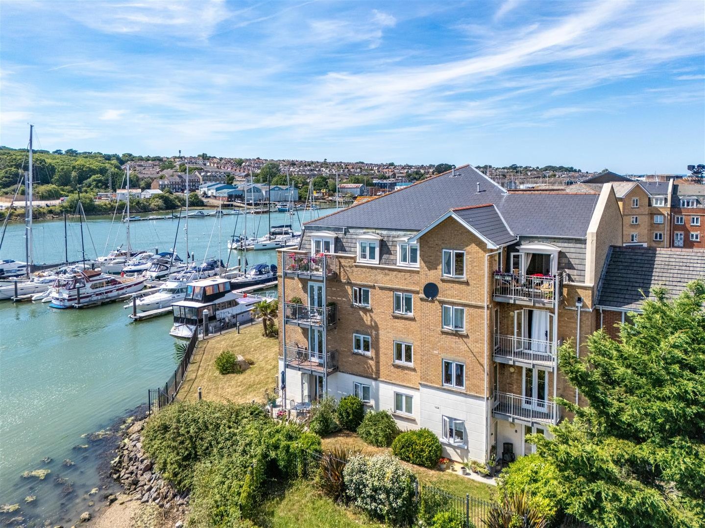 Medina View, East Cowes — Wright Estate Agency