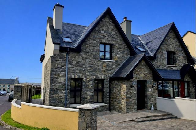 9 Barr Na Stráide, Ballyheigue, Co. Kerry Semi-detached House — Ger Carmody Estates