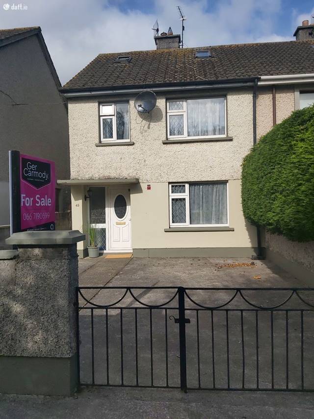 43 Balloonagh Estate, Tralee, Co. Kerry End Of Terrace House — Ger Carmody Estates