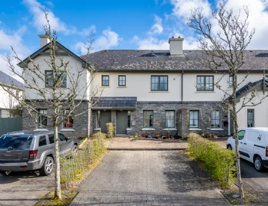 23 Oakwood Manor Kenmare Co. Kerry V93 PK37 — Sherry FitzGerald Daly
