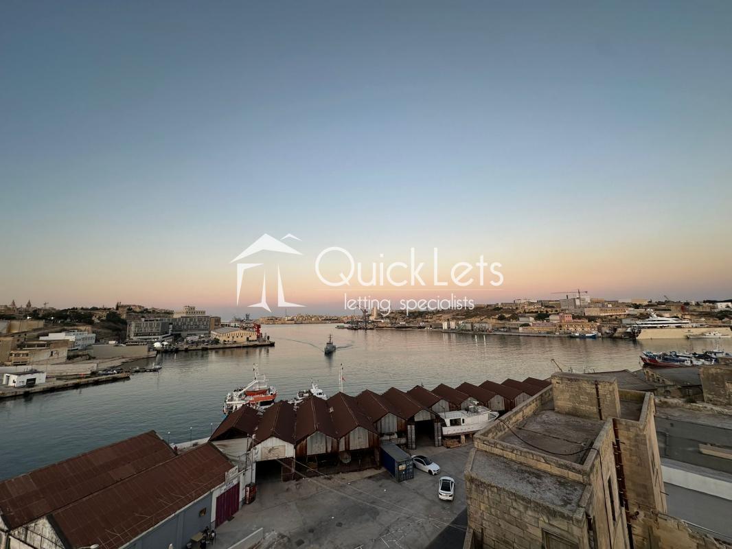 Penthouses in Marsa - REF 86823 — QuickLets