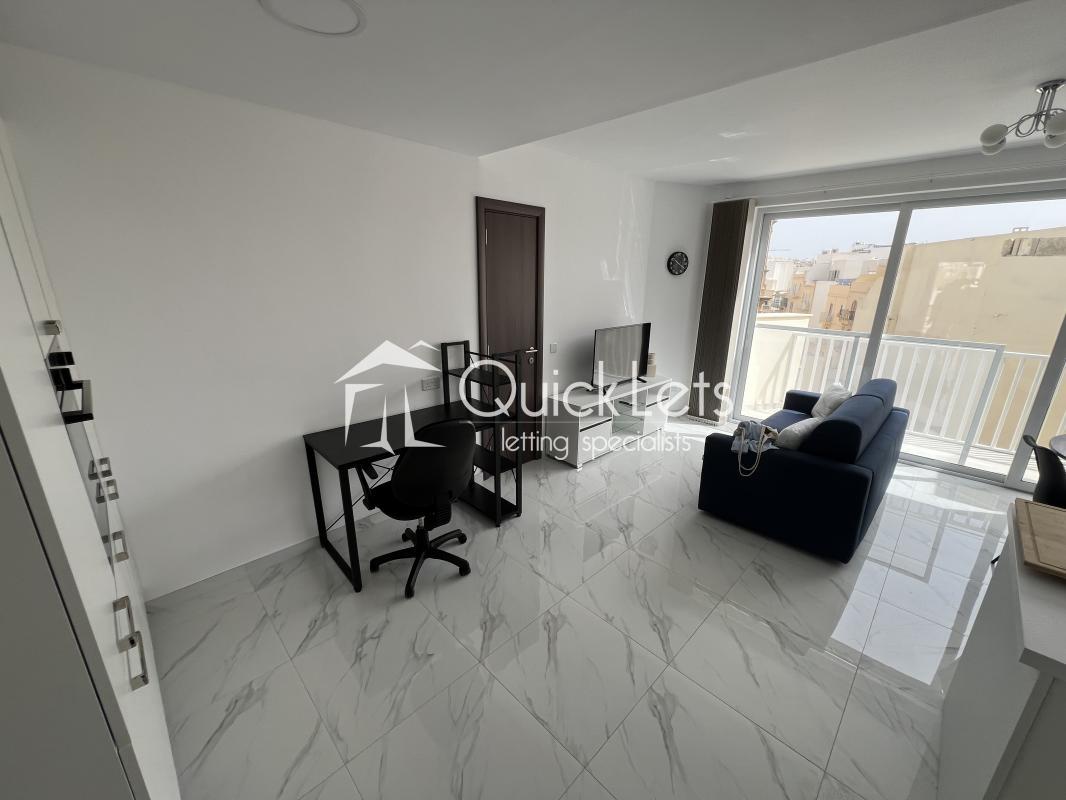 Penthouses in Gzira - REF 78891 — QuickLets