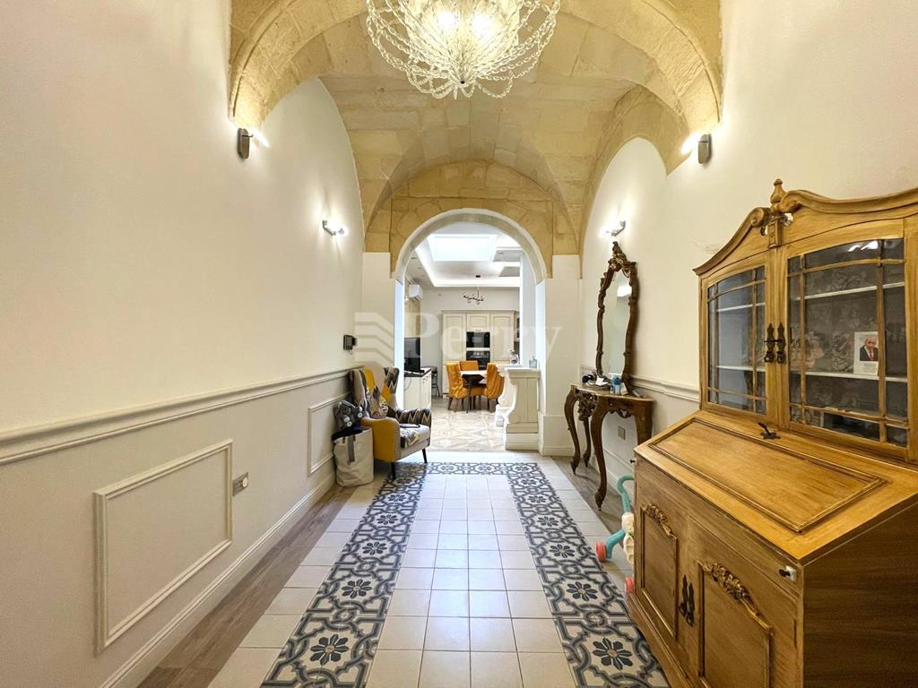 Cospicua (Bormla) Town House — Perry Estate Agents