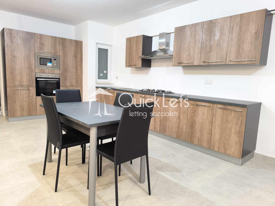 Apartments in Bugibba - REF 82534 — QuickLets