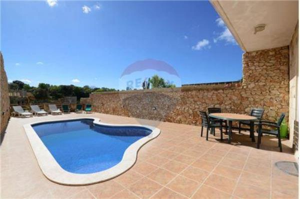 Farmhouse — RE/MAX Malta