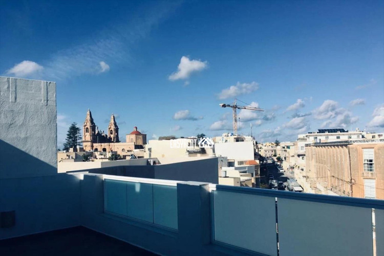 5 Bedroom Penthouse To Rent in Naxxar — Easy Rent - Ibo Kaplan