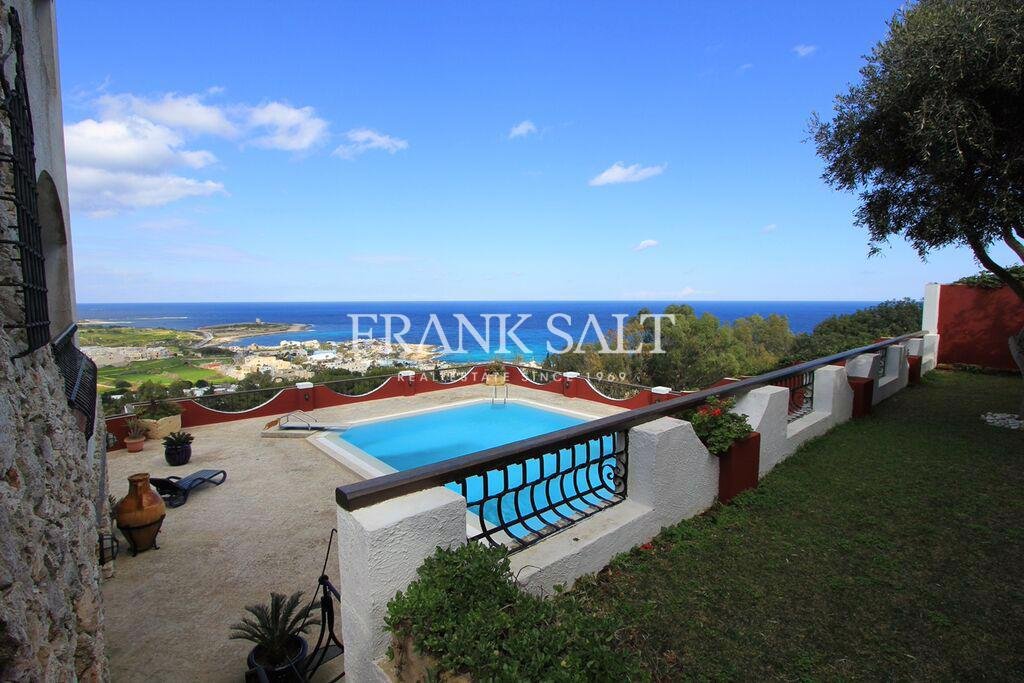 Madliena, Detached Villa — Frank Salt Real Estate