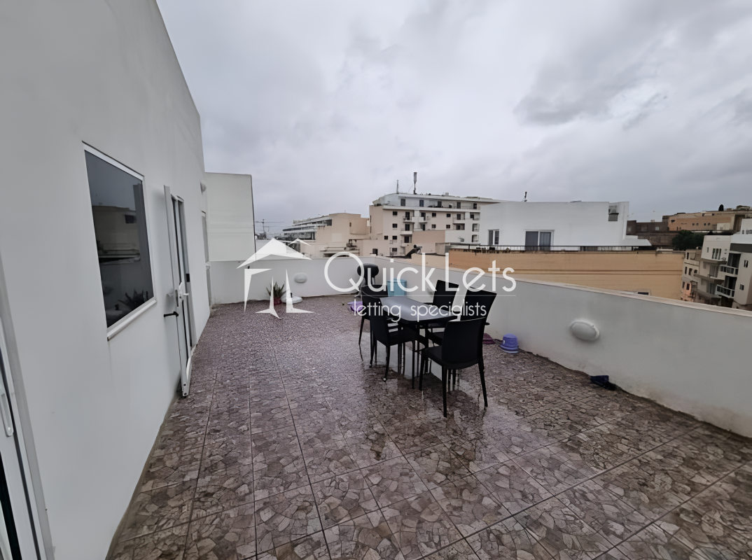 Penthouses in Gzira - REF 85723 — QuickLets