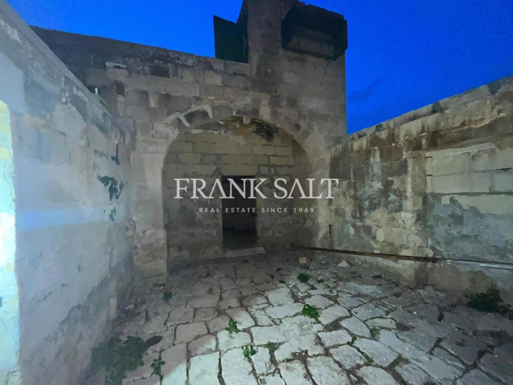 Birzebbugia, Farmhouse — Frank Salt Real Estate