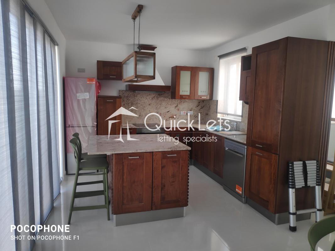 Penthouses in Ta' l-ibragg - REF 82242 — QuickLets