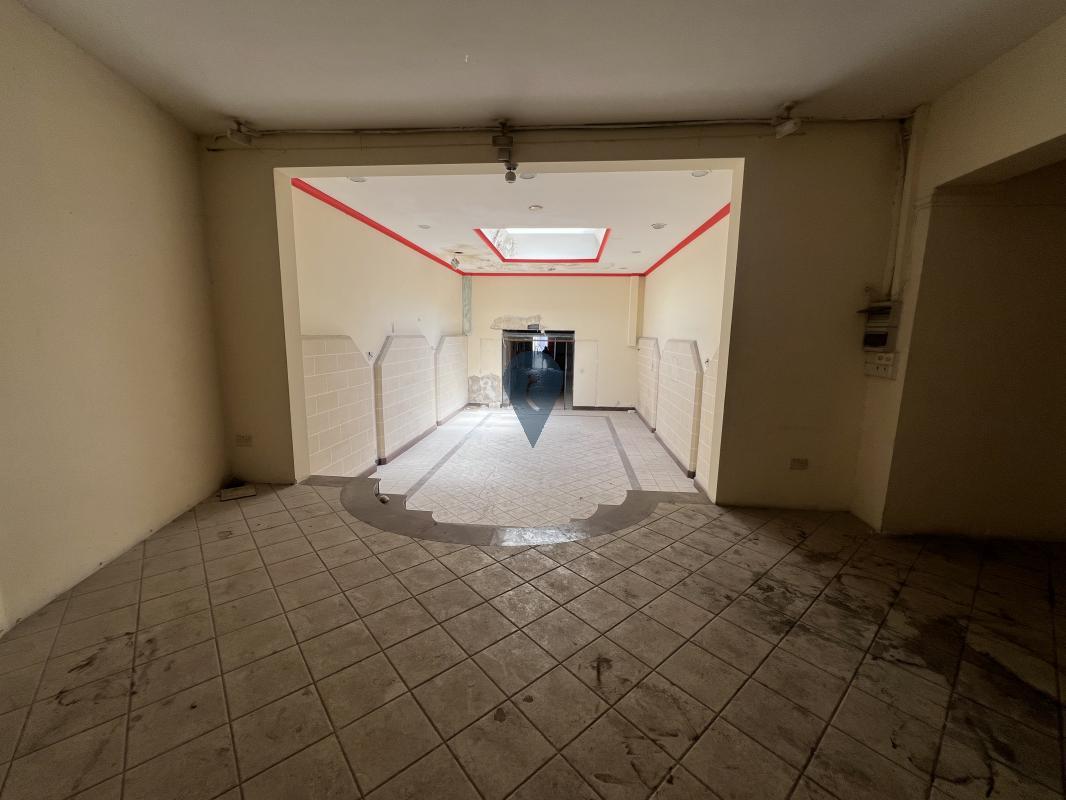 Restaurants / Take-Aways in Qormi - REF 88917 — Zanzi Homes