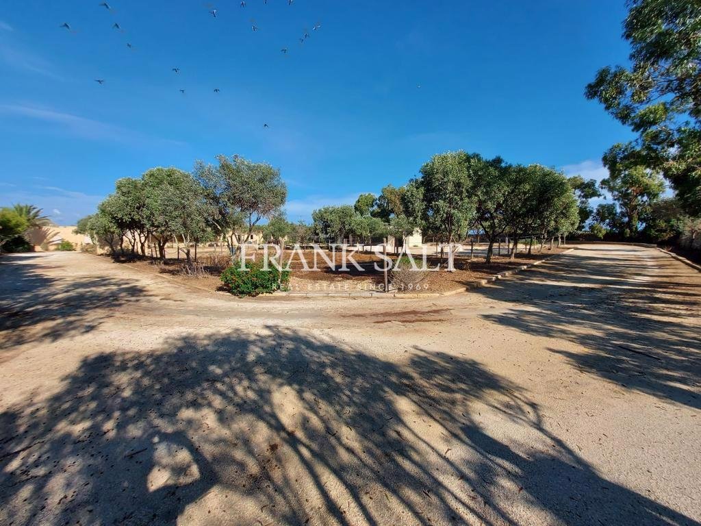 Zabbar, Farmhouse — Frank Salt Real Estate
