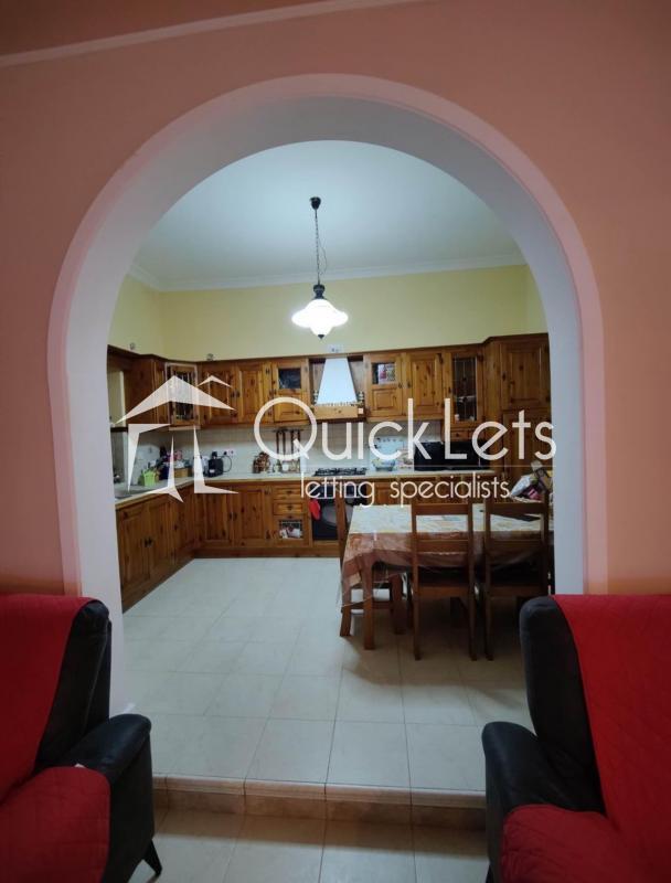 Maisonettes in Pembroke - REF 82379 — QuickLets