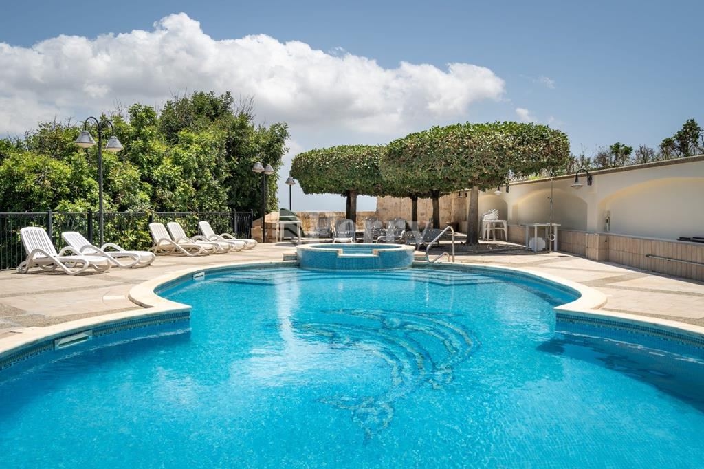 Rabat Penthouse — Perry Estate Agents