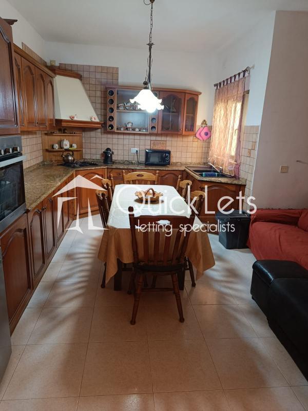 Rooms in Mosta - REF 80867 — QuickLets