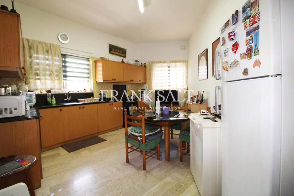 Paola, Apartment — Frank Salt Real Estate