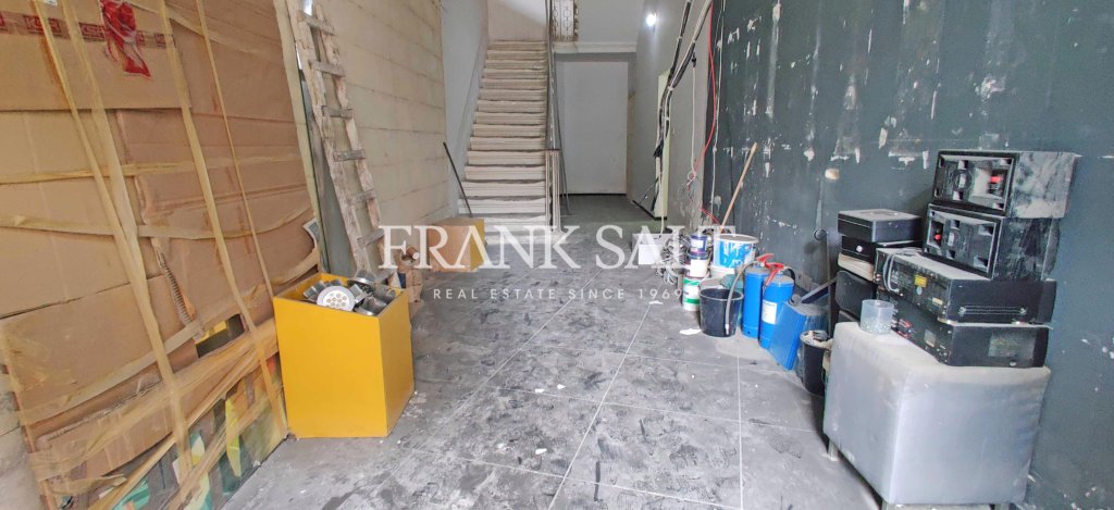 Paola, Townhouse — Frank Salt Real Estate