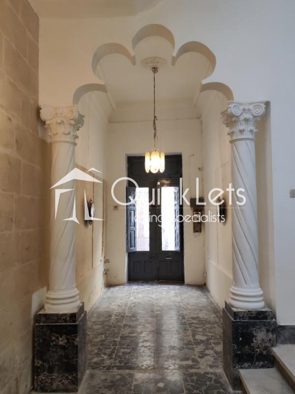 Townhouses in Gozo - Rabat (Victoria) - REF 89890 — QuickLets