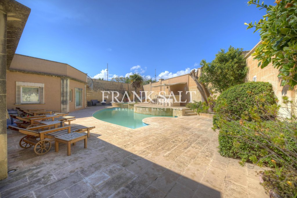 Iklin, Villa — Frank Salt Real Estate