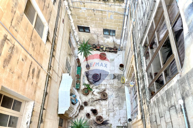 4 Bedroom Palazzo For Sale in Qormi — RE/MAX Luxe