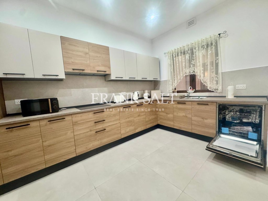 Ghajnsielem, Apartment — Frank Salt Real Estate