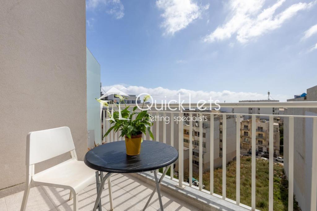 Apartments in Qawra - REF 81808 — QuickLets
