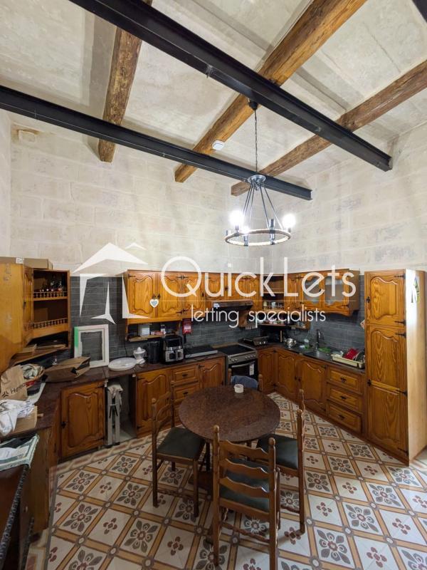 Rooms in Hamrun - REF 81973 — QuickLets