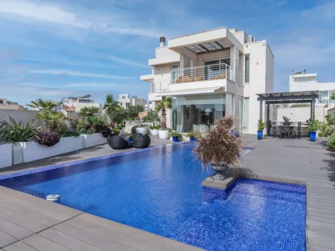 3 bed Selection in Best — Malta Sotheby's International Realty