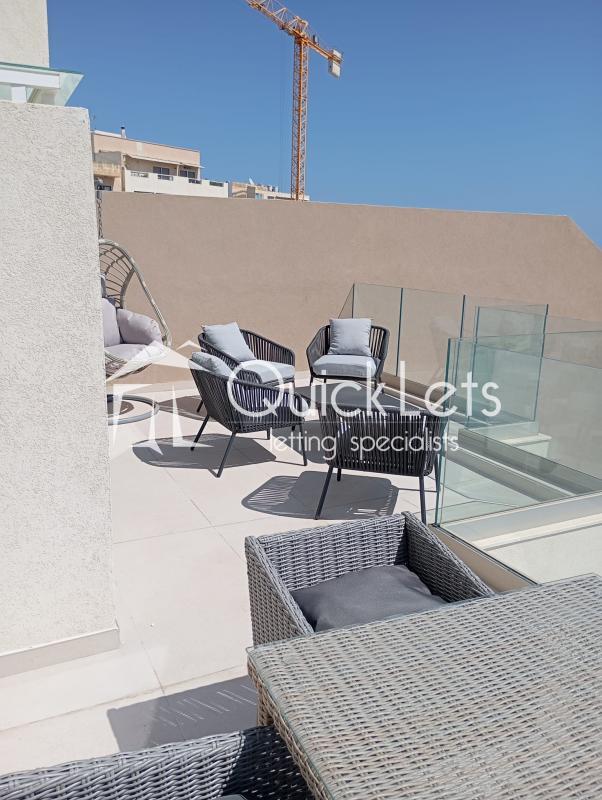 Penthouses in Gzira - REF 85098 — QuickLets