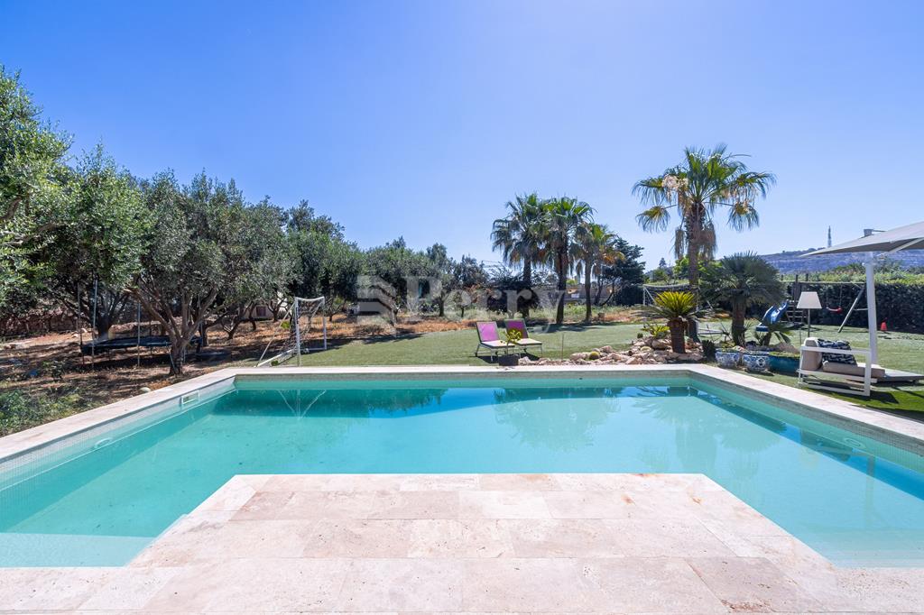 Naxxar Farmhouse — Perry Estate Agents