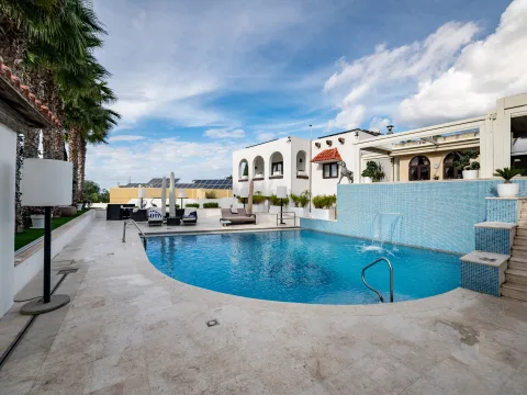 6 bed Villa in Naxxar — Malta Sotheby's International Realty