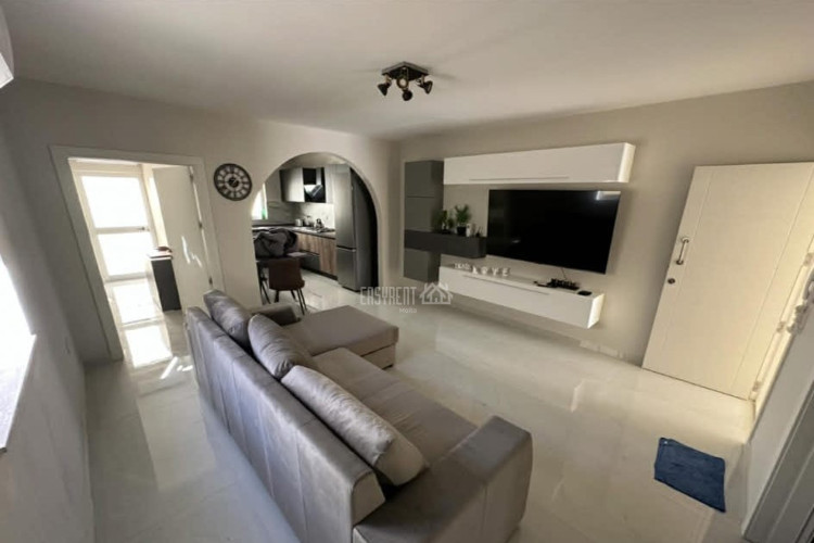 2 Bedroom Apartment To Rent in Bugibba — Easy Rent - Valeriia Moroziuk