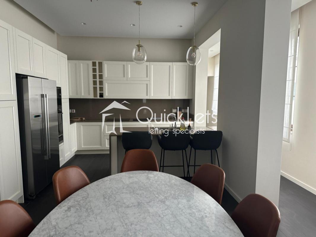 Penthouses in Valletta - REF 85498 — QuickLets