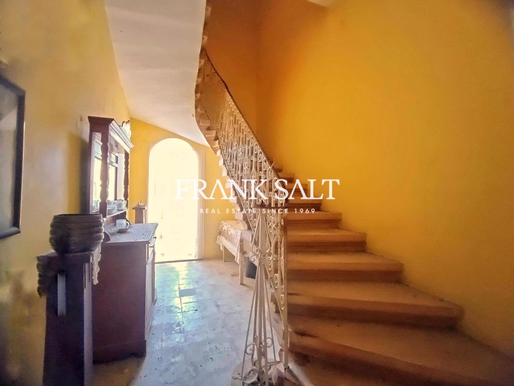 Birzebbugia, Farmhouse — Frank Salt Real Estate