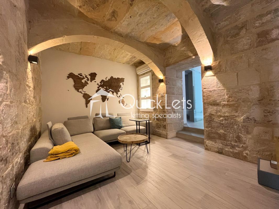 Townhouses in Luqa - REF 86114 — QuickLets
